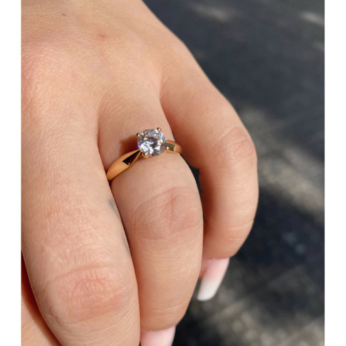 Anillo de oro amarillo 18kt y circonita