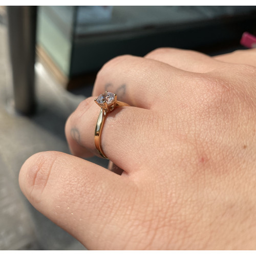 Anillo de oro amarillo 18kt y circonita