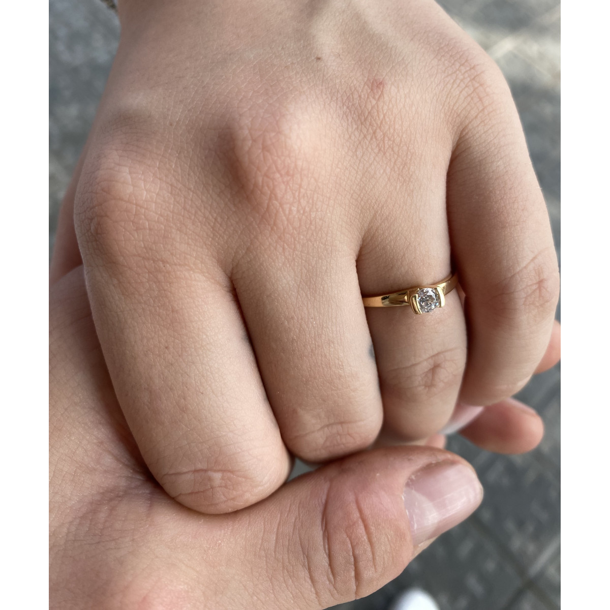 Anillo oro amarillo 18kt y circonita