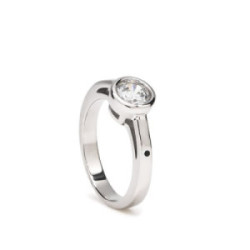 Anillo solitario diseño de círculo con contorno grueso