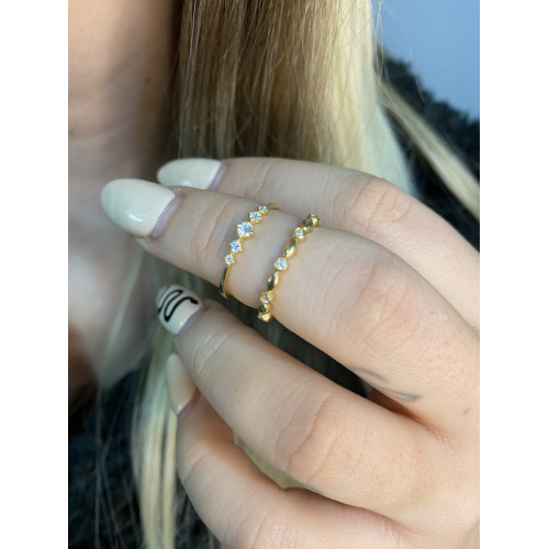 Anillo Oro Amarillo 5 diamantes.