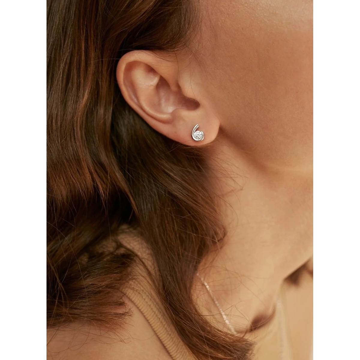 Pendientes botón diseño de lágrima con circonita