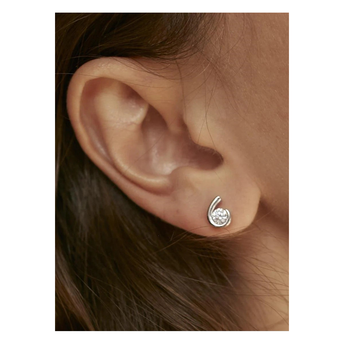 Pendientes botón diseño de lágrima con circonita
