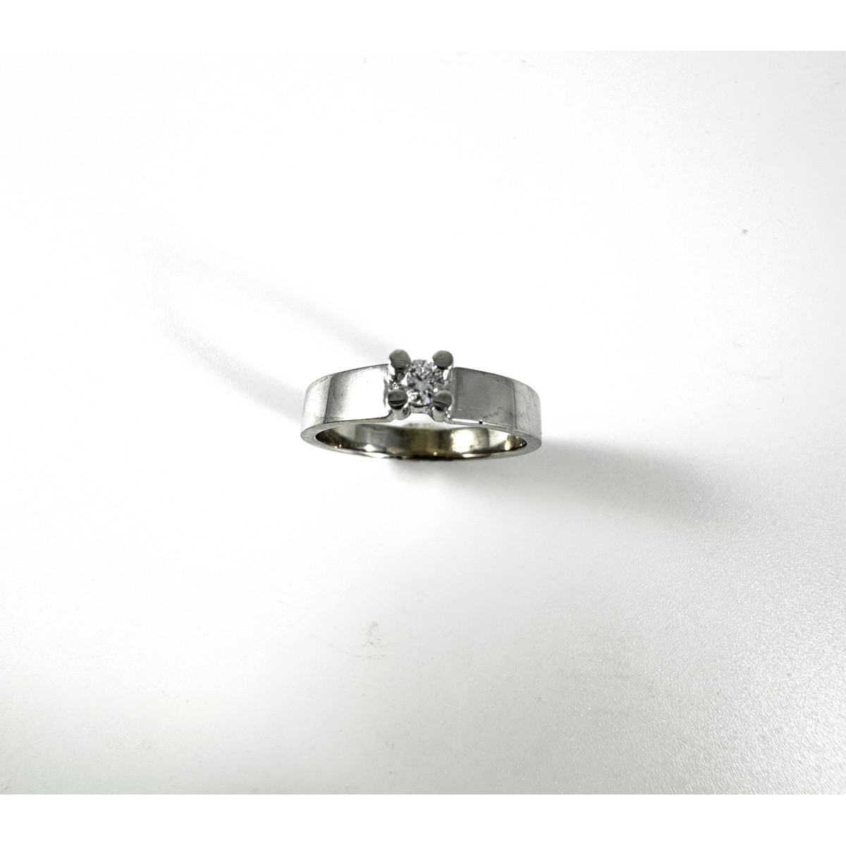 Solitario Oro Blanco Clásico 18kt