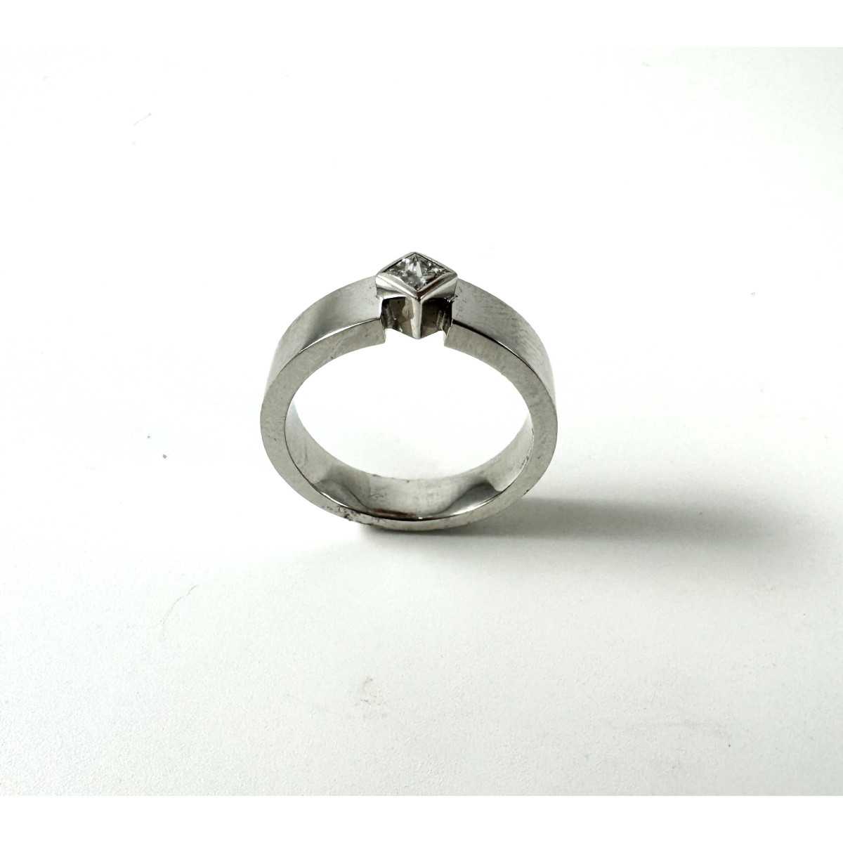 Anillo De Oro Blanco 18kt y Diamante Princesa