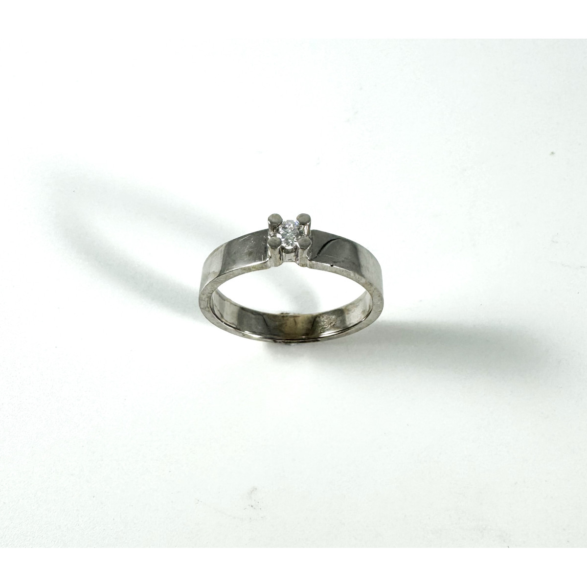 Solitario Oro Blanco Clásico 18kt