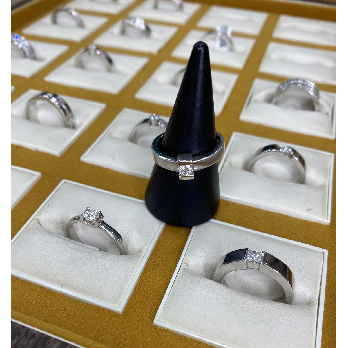 Solitario Oro Blanco 18kt Mate y Diamante