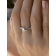 Anillo de compromiso diseño irregular con cuarzo adamantino