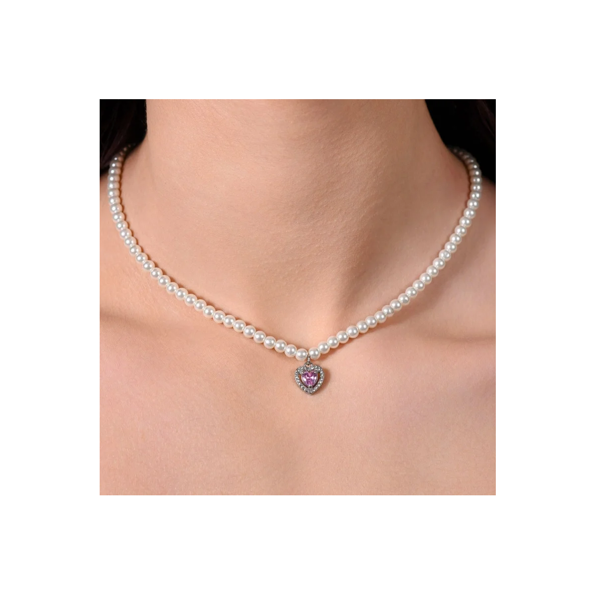 COLLAR DE ACERO CON PERLAS Y CORAZÓN DE CIRCONITA ROSA