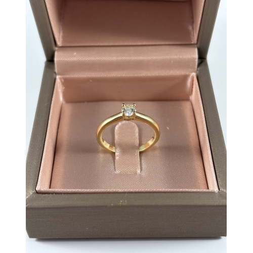 Anillo Oro Amarillo 18kt y diamante natural de 0,30 quilates