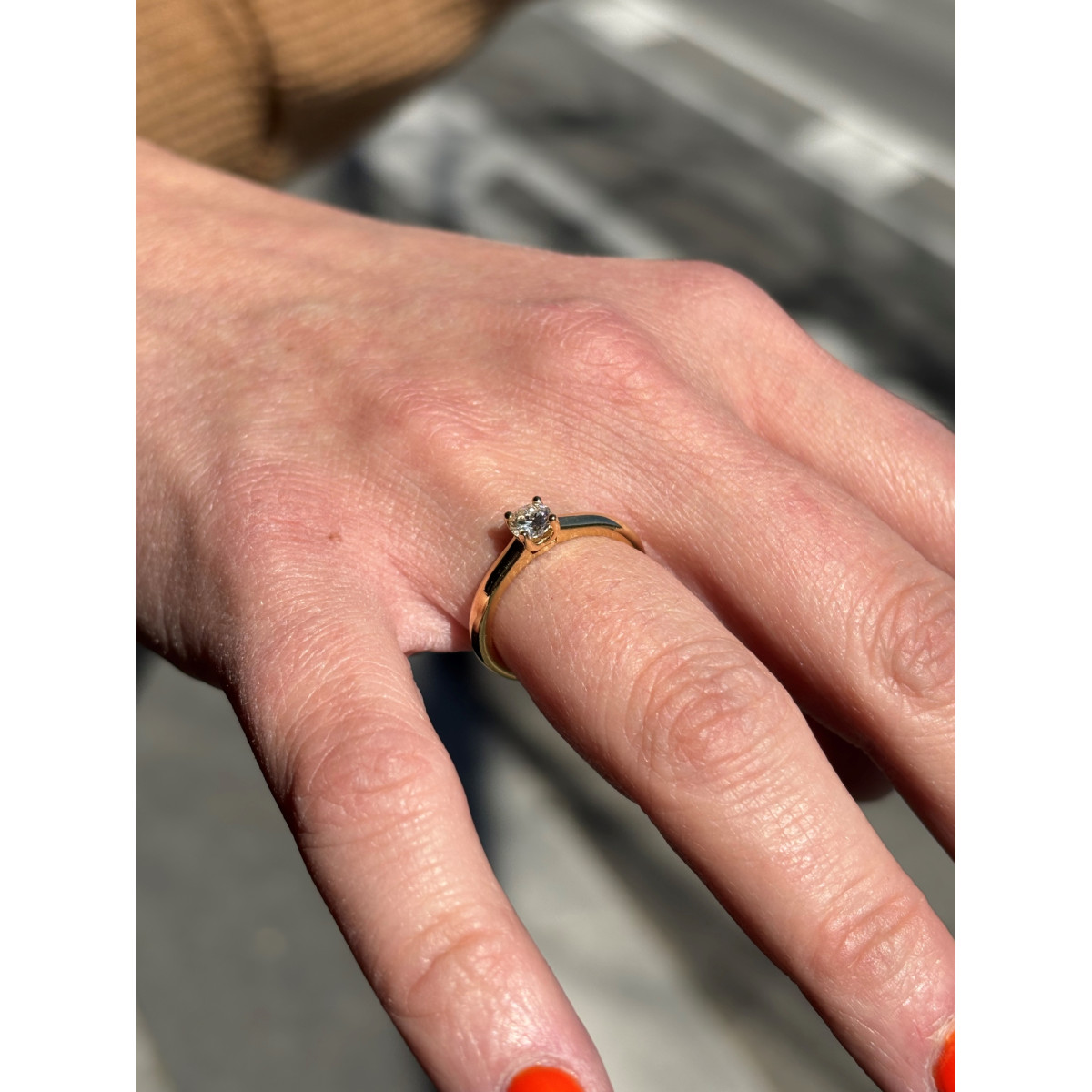 Anillo Oro Amarillo 18kt y diamante natural de 0,30 quilates