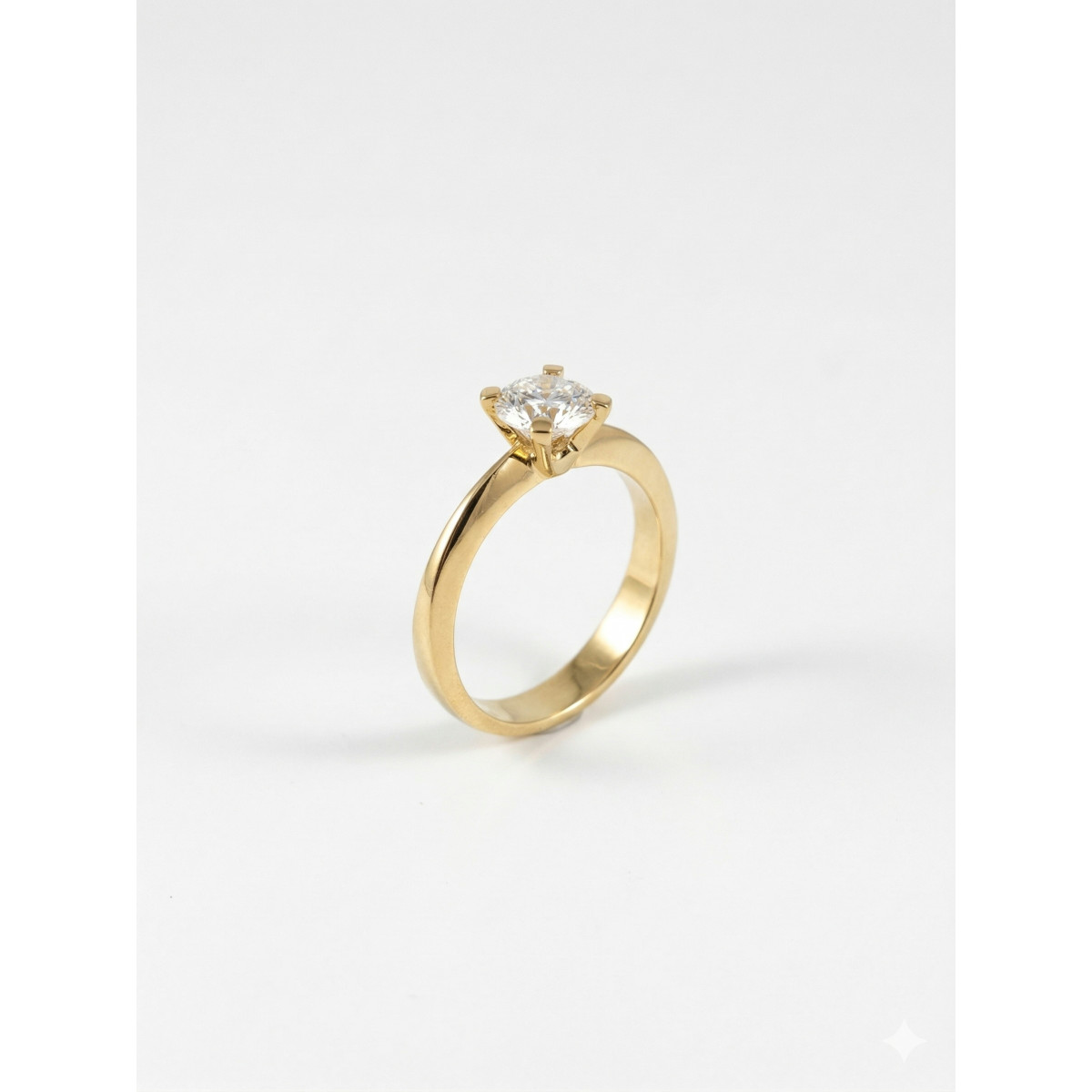 Anillo Solitario de Oro Amarillo de 18kt con Diamante Central Creado de 0,70 Quilates