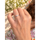 Anillo de Oro Blanco 18kt con Circonitas – Diseño Asimétrico