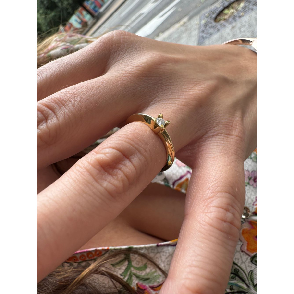 Anillo Solitario de Oro Amarillo 18kt con Diamante Natural de 0,17 ct