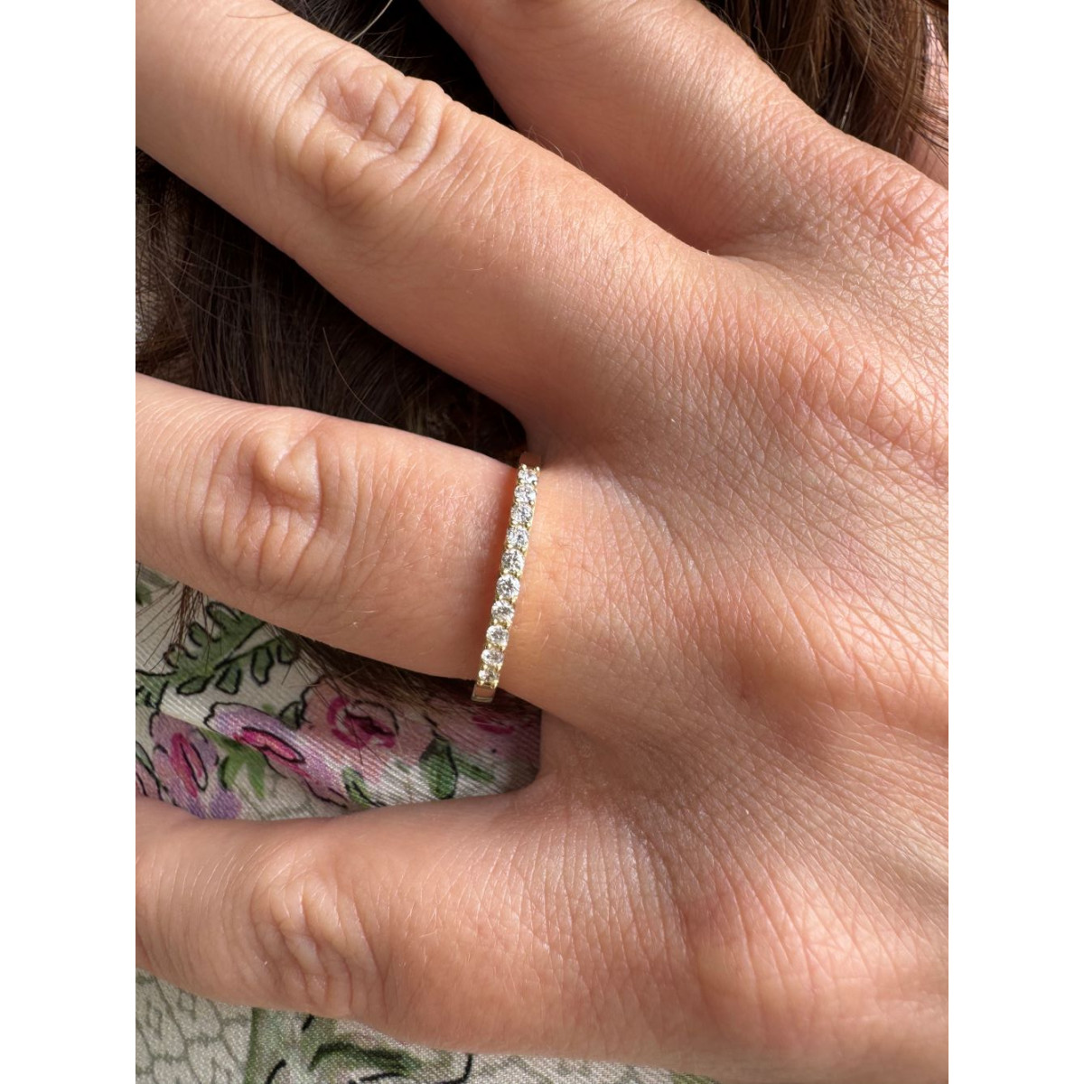 Media Alianza de Oro Amarillo de 18kt con 10 Diamantes Naturales