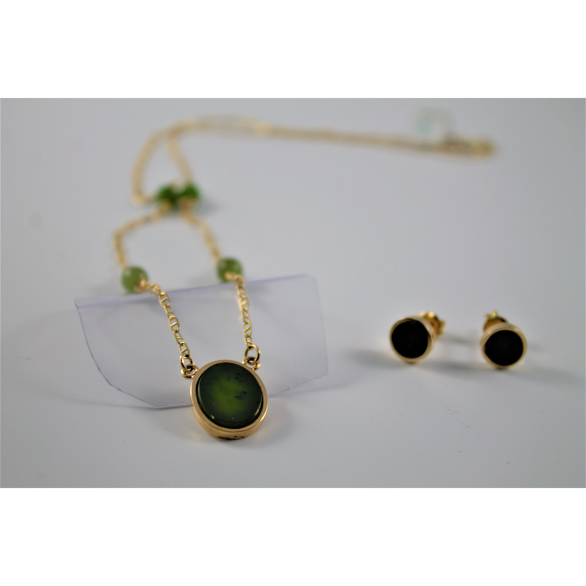 PENDIENTES DE ORO AMARILLO Y JADE